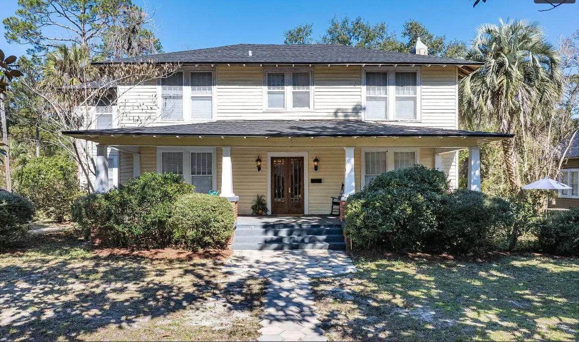Nice interior! Circa 1931 in Florida. $279,900