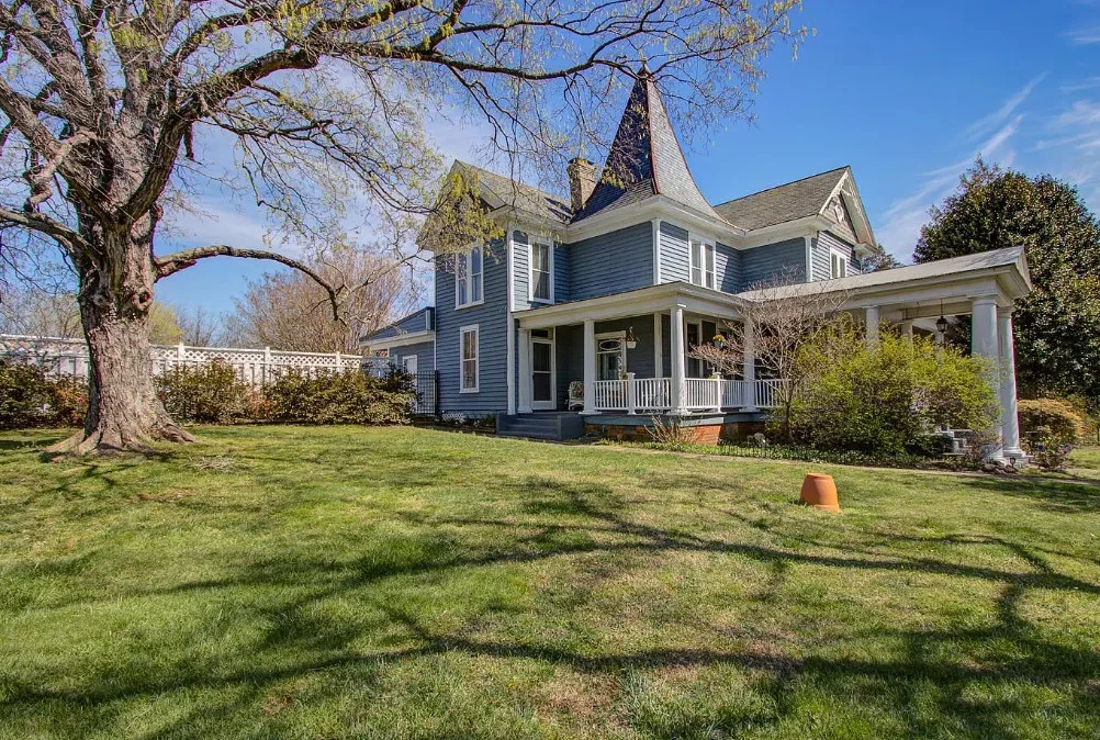 Pretty home! Circa 1920 in Virginia. $310,000