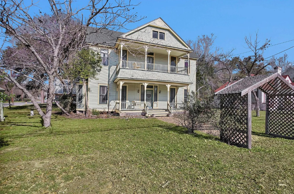 Double Porch Beauty! Stunning Staircase! c. 1898 Texas Home