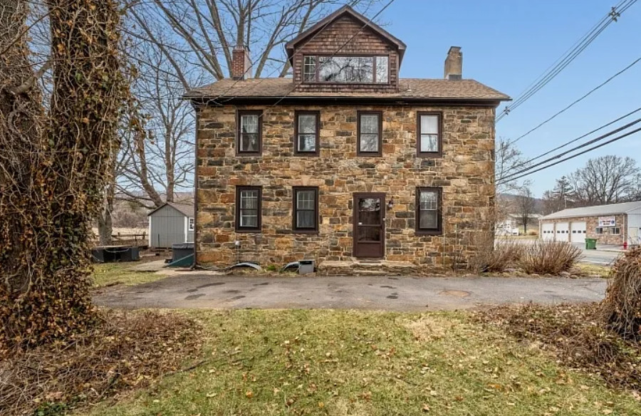 Unique interior! Circa 1800 in New Jersey. $355,000