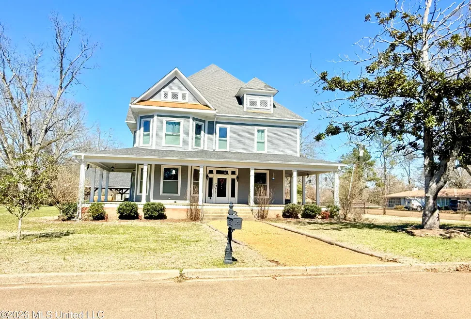 Pretty bathroom and kitchen! Love the outdoor kitchen! C. 1908 in Mississippi. $289,000