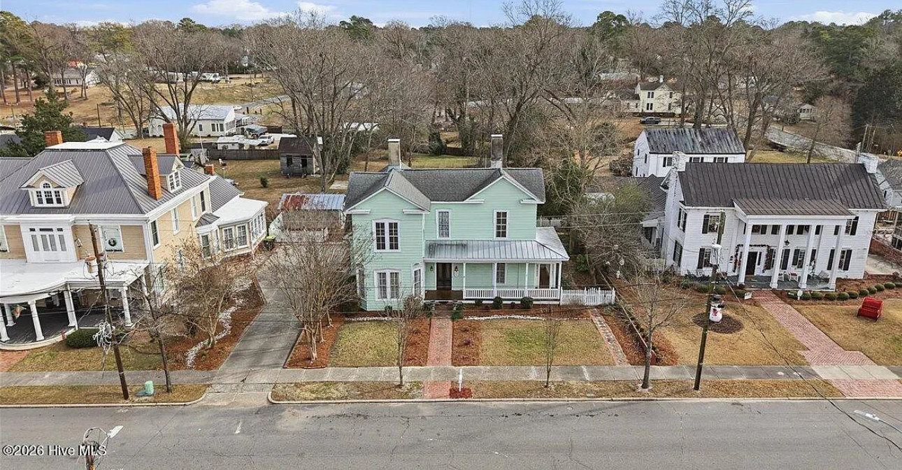Pretty house! Pretty yard! Circa 1900 in North Carolina