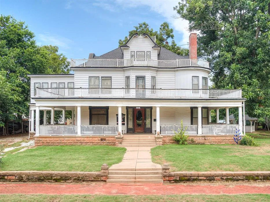 Now that&rsquo;s a stove! Stone Lion Inn Bed and Breakfast in Oklahoma