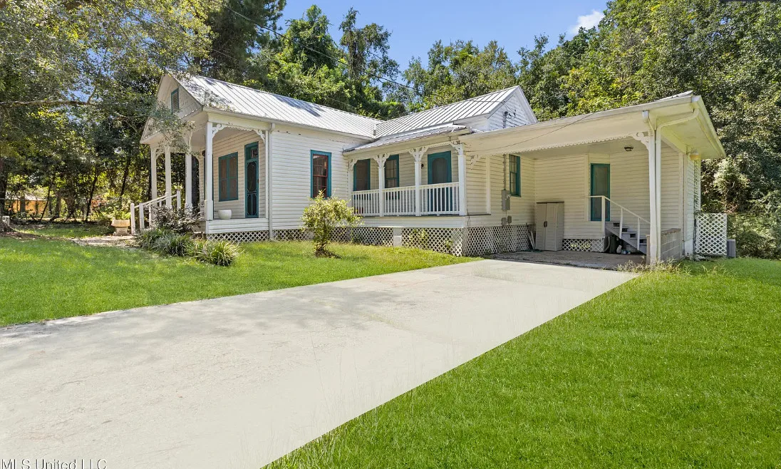 Cute House! Not far from the beach! Circa 1895 in Mississippi. $169,900