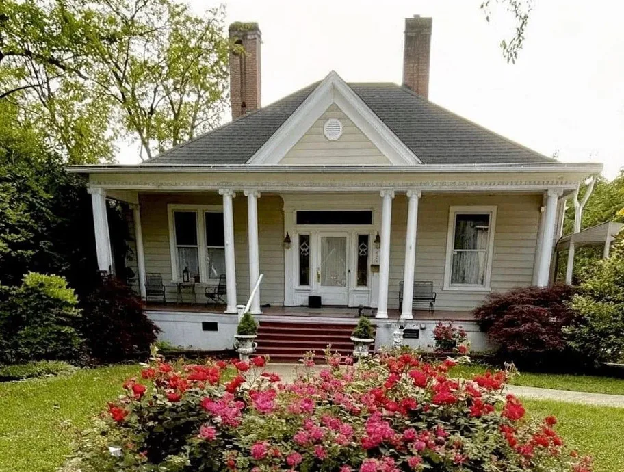 Pretty interior! Circa 1911 in Virginia. $289,900