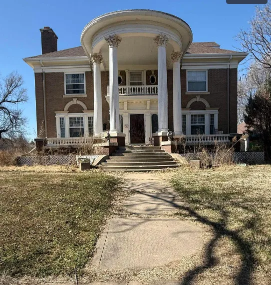 7,000 square feet! Circa 1912 in Kansas. $285,000