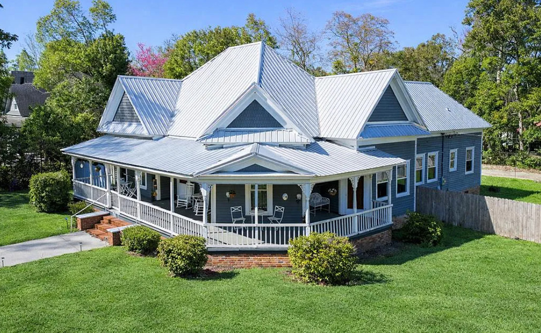 Porch goals! Move in ready! Detached in-law suite. C. 1900 in Georgia