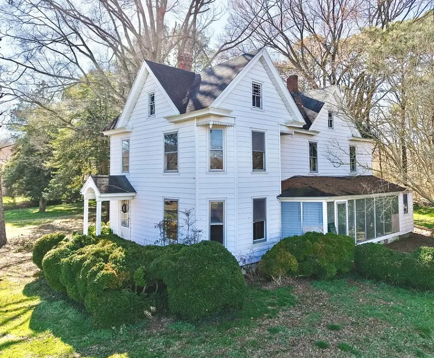 Diamond in the Rough! Over one acre in Virginia. $185,000