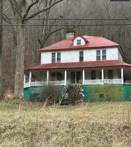 Fixer Upper Alert! Great porch! C. 1920 in Virginia. $52,000