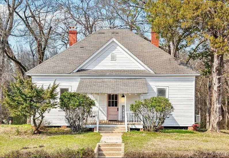 Tall ceilings! Cute house! Circa 1920 in Alabama. $159,900