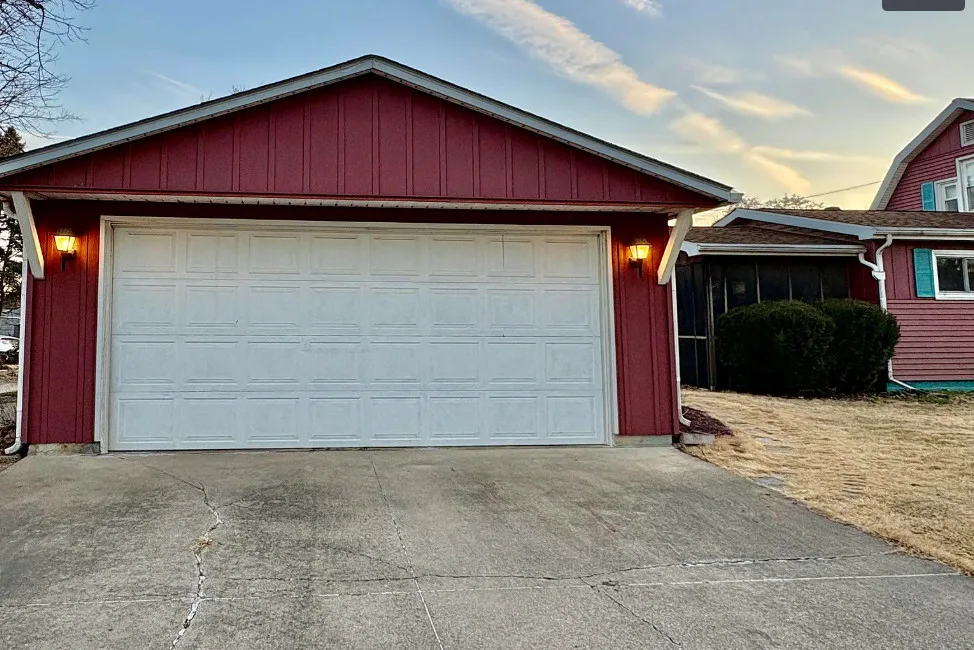 Wasn&rsquo;t expecting that interior! Circa 1930 in Illinois