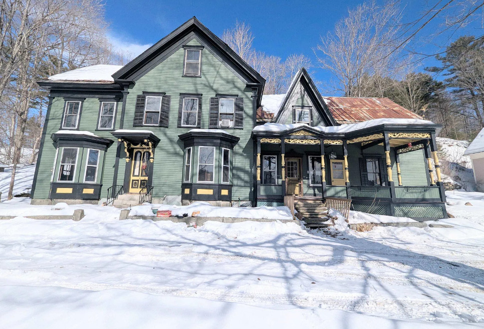 Pretty details! Circa 1870. Two acres in Vermont. $279,950