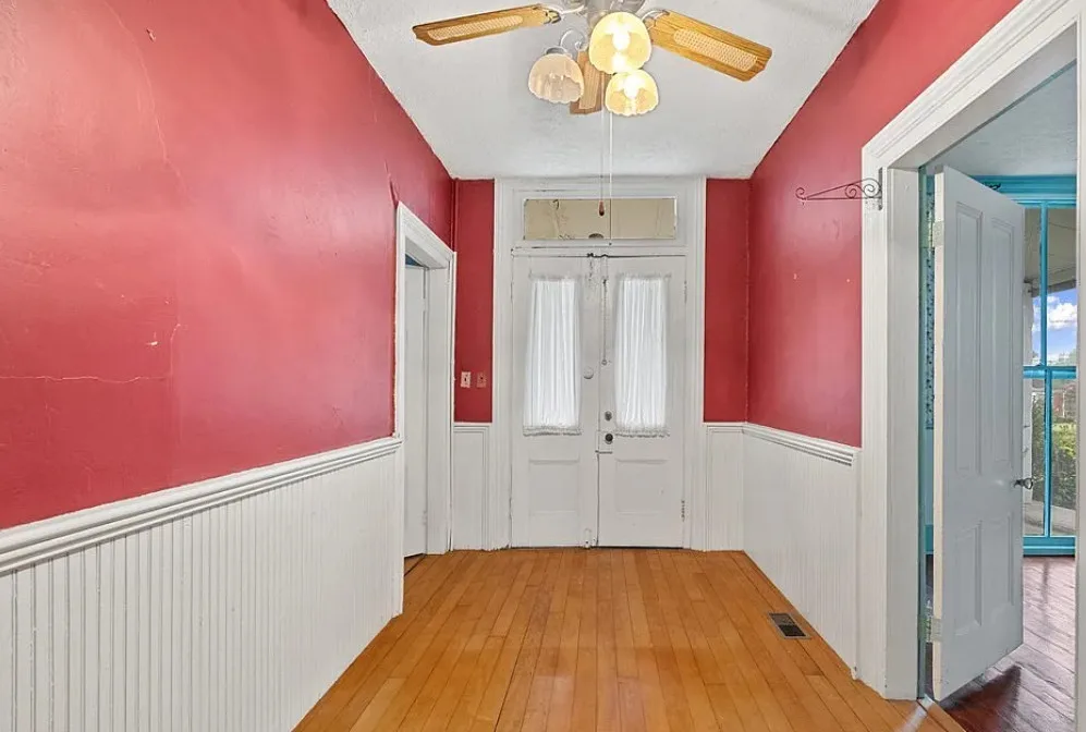 Nice Porch! Great Windows! Circa 1890 in Virginia