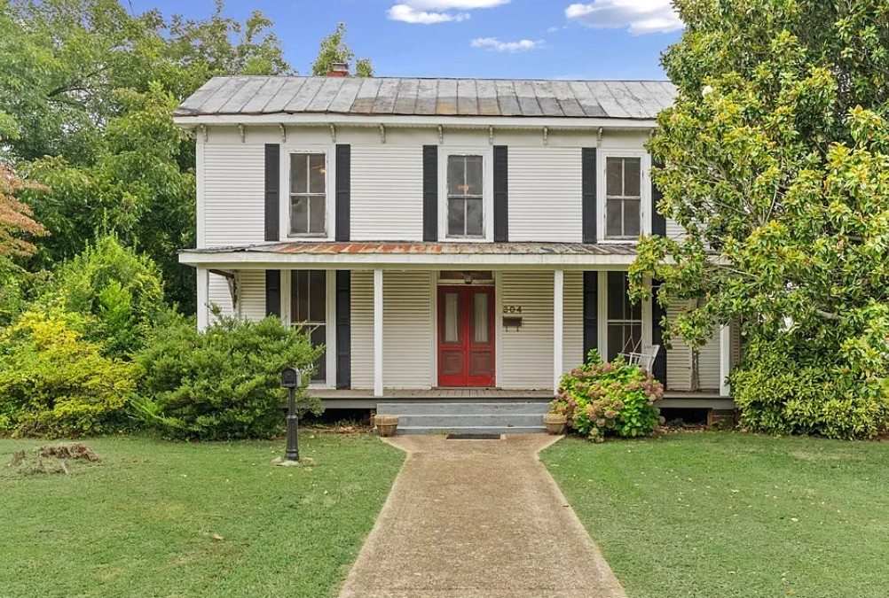 Nice Porch! Great Windows! Circa 1890 in Virginia