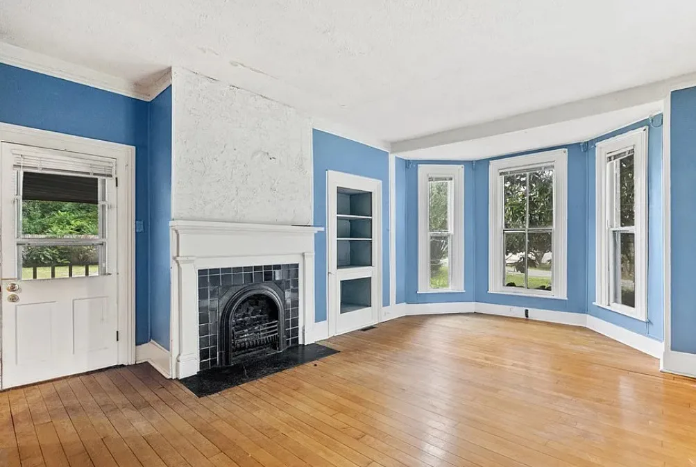 Nice Porch! Great Windows! Circa 1890 in Virginia