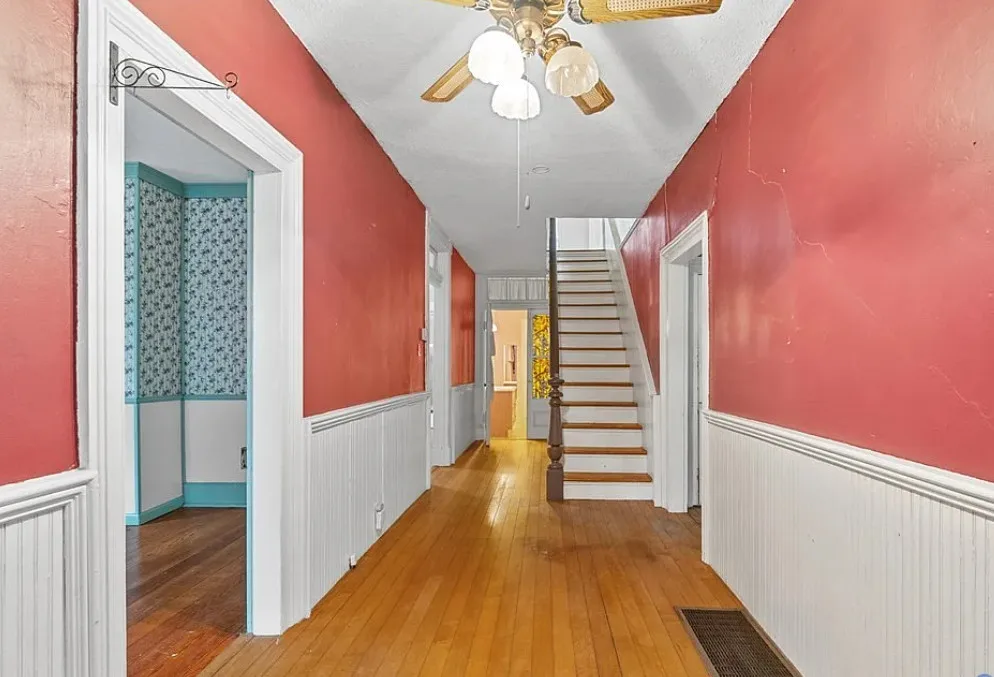 Nice Porch! Great Windows! Circa 1890 in Virginia