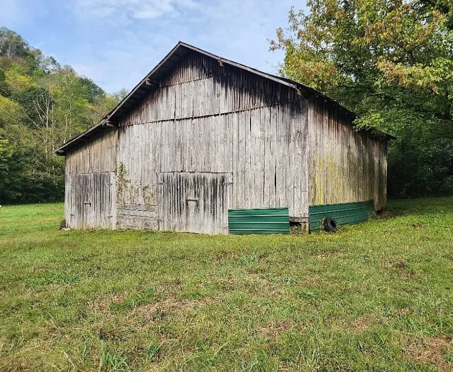 Has a creek! Pretty setting! Almost ten acres in Tennessee