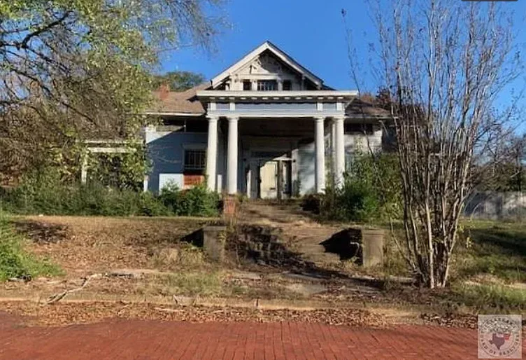 Fixer Upper Alert! C. 1900 in Arkansas