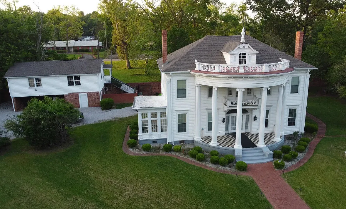 Stately! Over 5,000 square feet! Almost two acres in Alabama