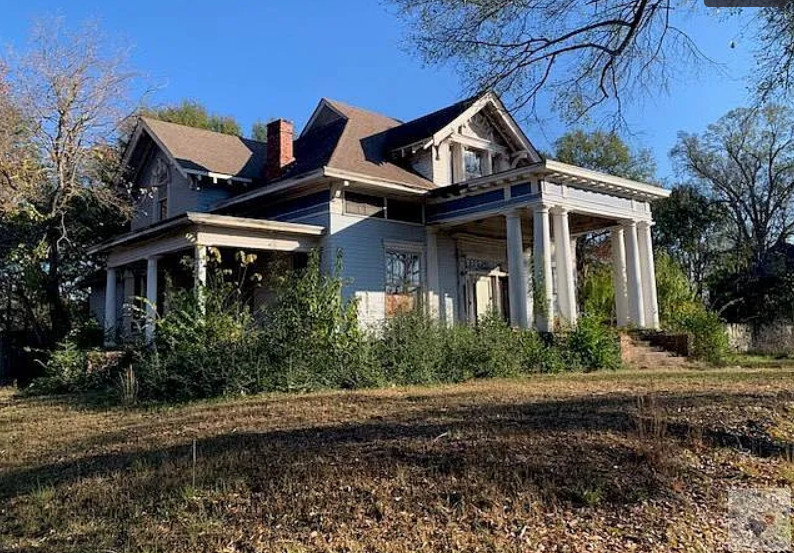 Fixer Upper Alert! C. 1900 in Arkansas