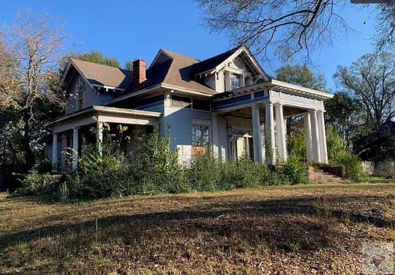 Fixer Upper Alert! C. 1900 in Arkansas