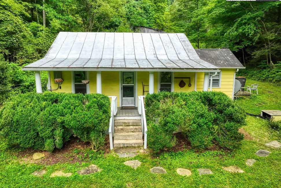 16 acres! Mountain cottage fixer upper in North Carolina