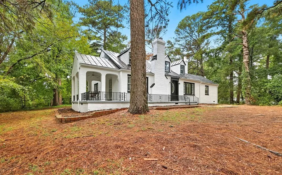 Pretty porch! Circa 1941 in Virginia. $349,900