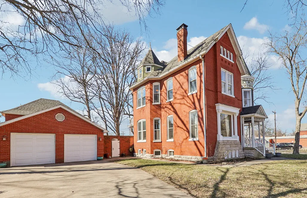 This is so pretty! Circa 1895 in Illinois. $365,000