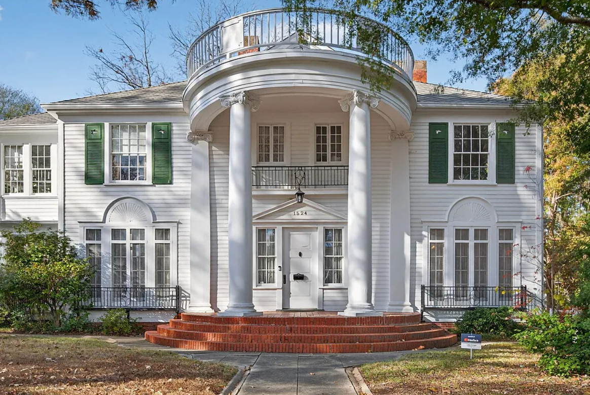 Grand exterior! Circa 1895 in Louisiana. $245,000