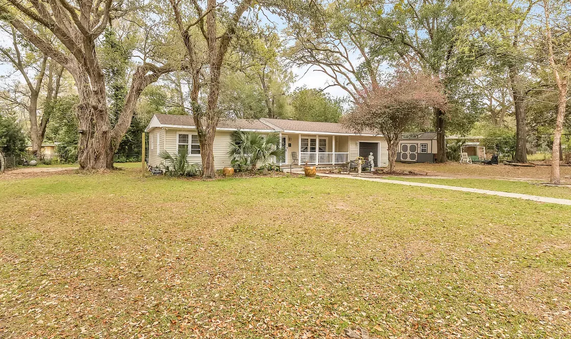 Pretty interior! Circa 1955 in Florida. $259,900