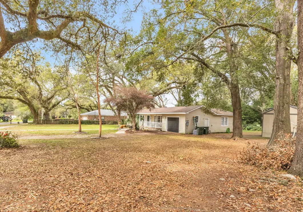 Pretty interior! Circa 1955 in Florida. $259,900