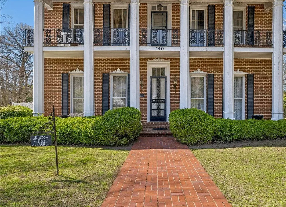 Pretty! &ldquo;Semi-White Pillars&rdquo;, Circa 1838 in Mississippi