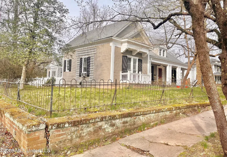 Pretty details! &ldquo;SEMI_Alicia&rdquo;, Circa 1833 in Mississippi.