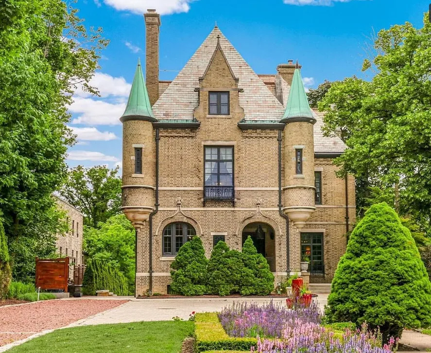 Beautiful! Circa 1912. Over an acre in Wisconsin.