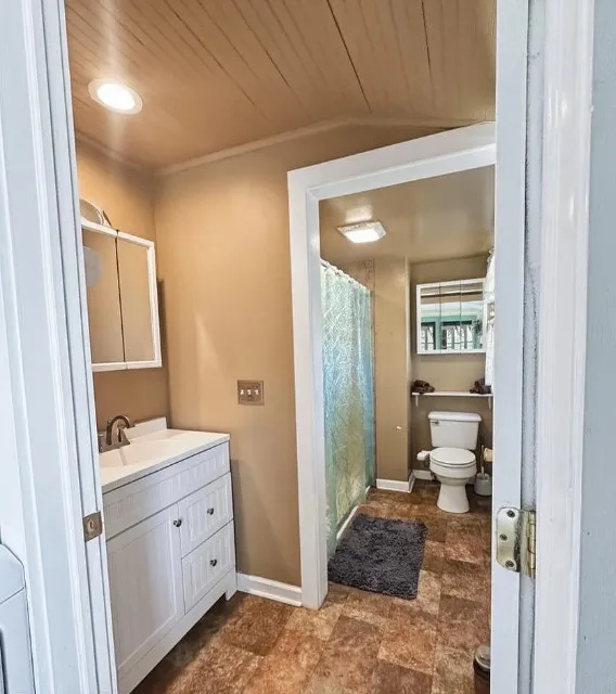 Pretty setting! Multiple outbuildings! Seven acres in Virginia.