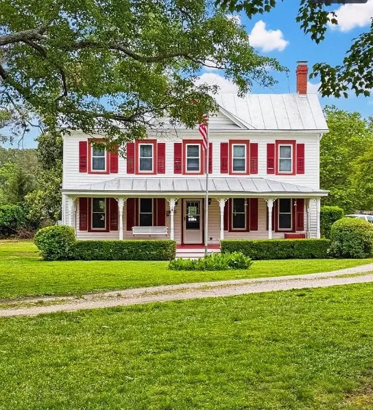 Pretty setting! Multiple outbuildings! Seven acres in Virginia.