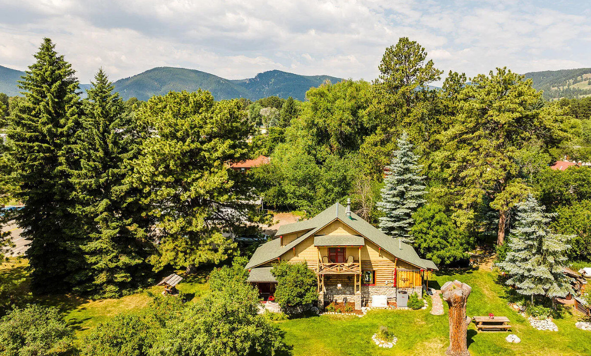 Pretty yard! Rustic cabin, but quaint! C. 1928 in Wyoming.