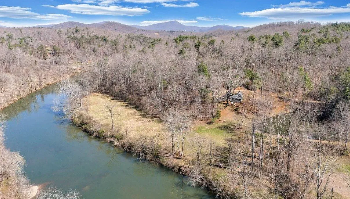 Beautiful setting! Perfect screened in porch! Ten acres in Virginia.