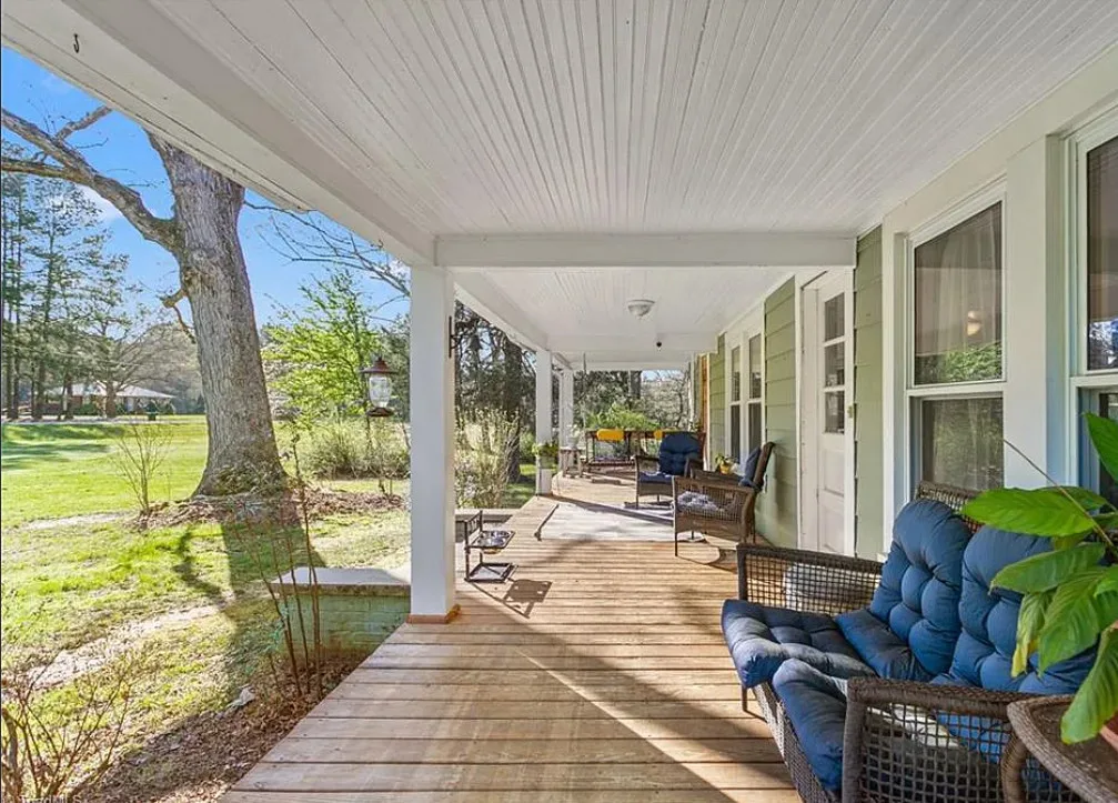 Pretty setting! Great old tree! Over two acres in North Carolina.