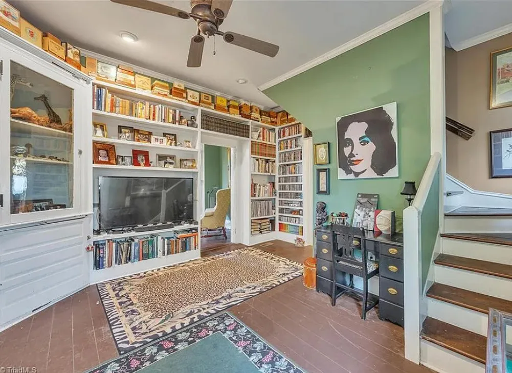 So pretty! Such great details! Circa 1884 in North Carolina.