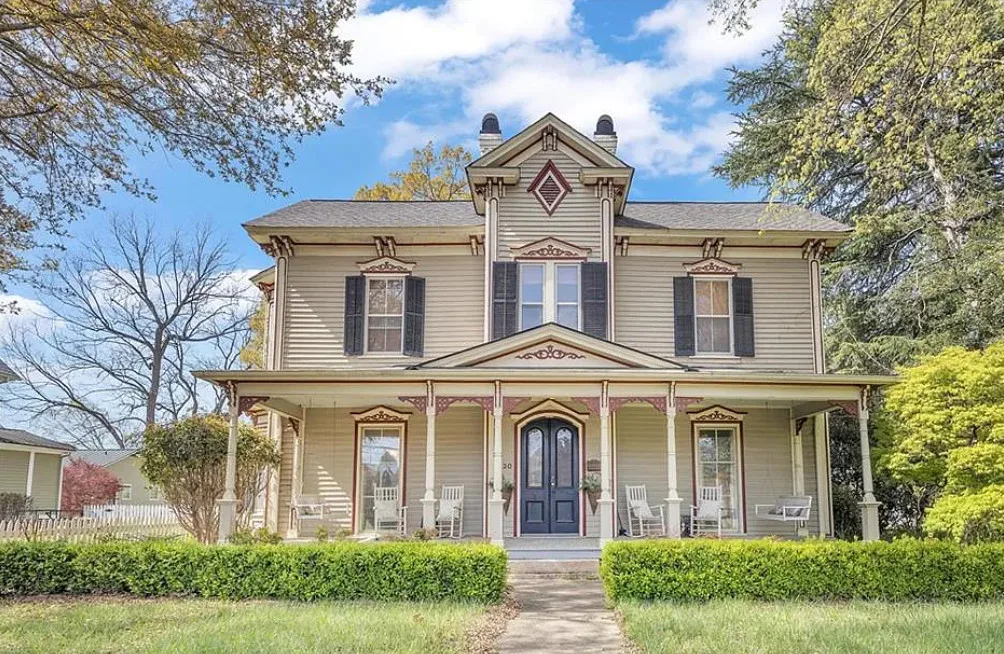 So pretty! Such great details! Circa 1884 in North Carolina.