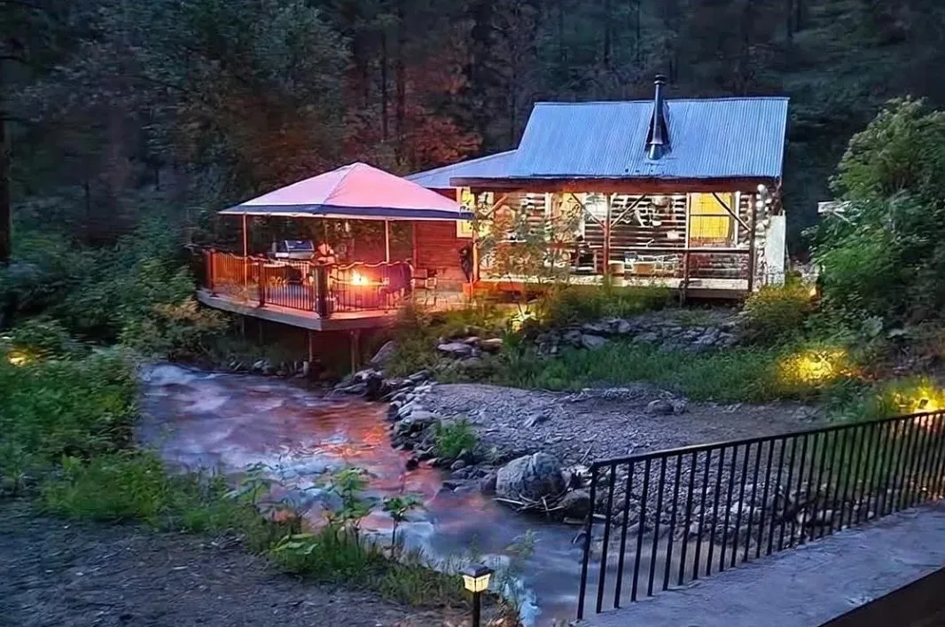 Pretty creek side setting! Circa 1950 in Idaho.