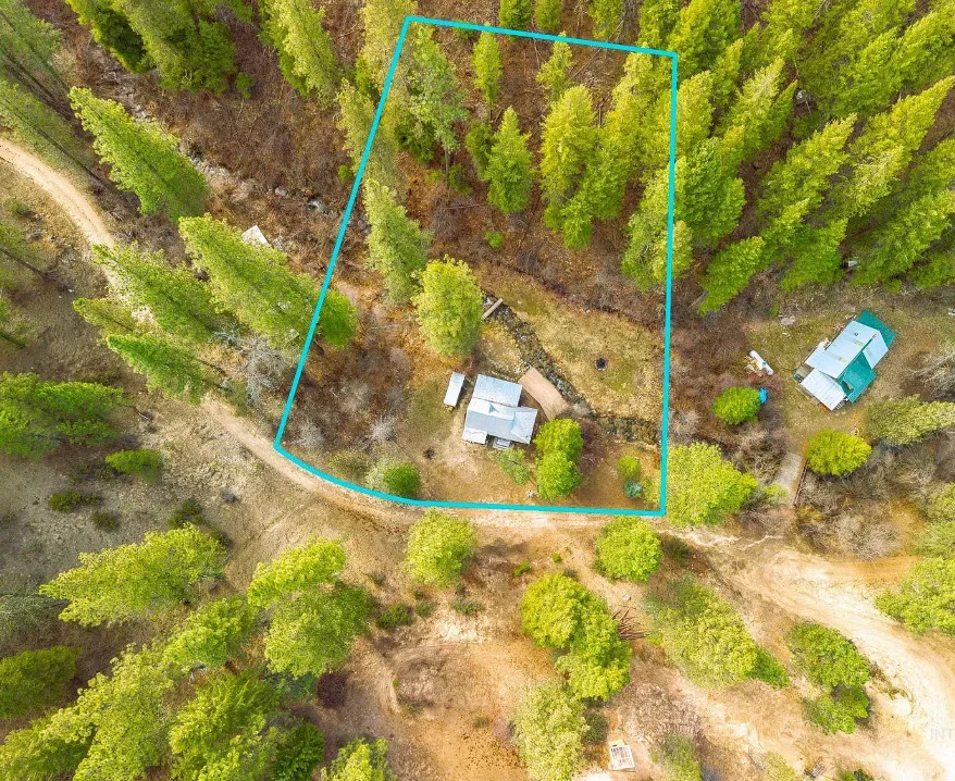 Pretty creek side setting! Circa 1950 in Idaho.