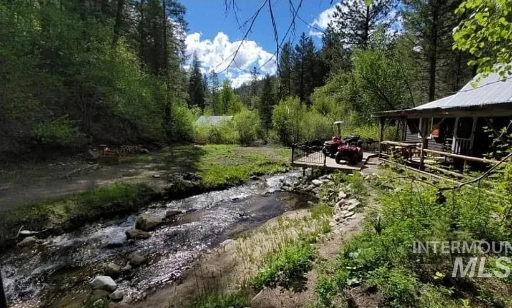 Pretty creek side setting! Circa 1950 in Idaho.
