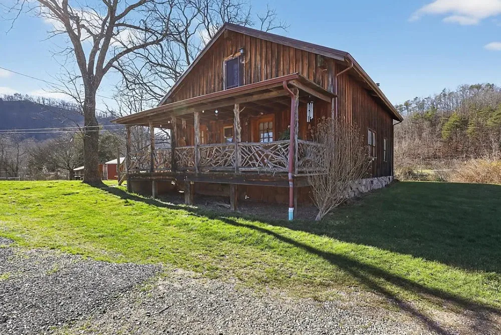 26 acres in Virginia! Beautiful area!