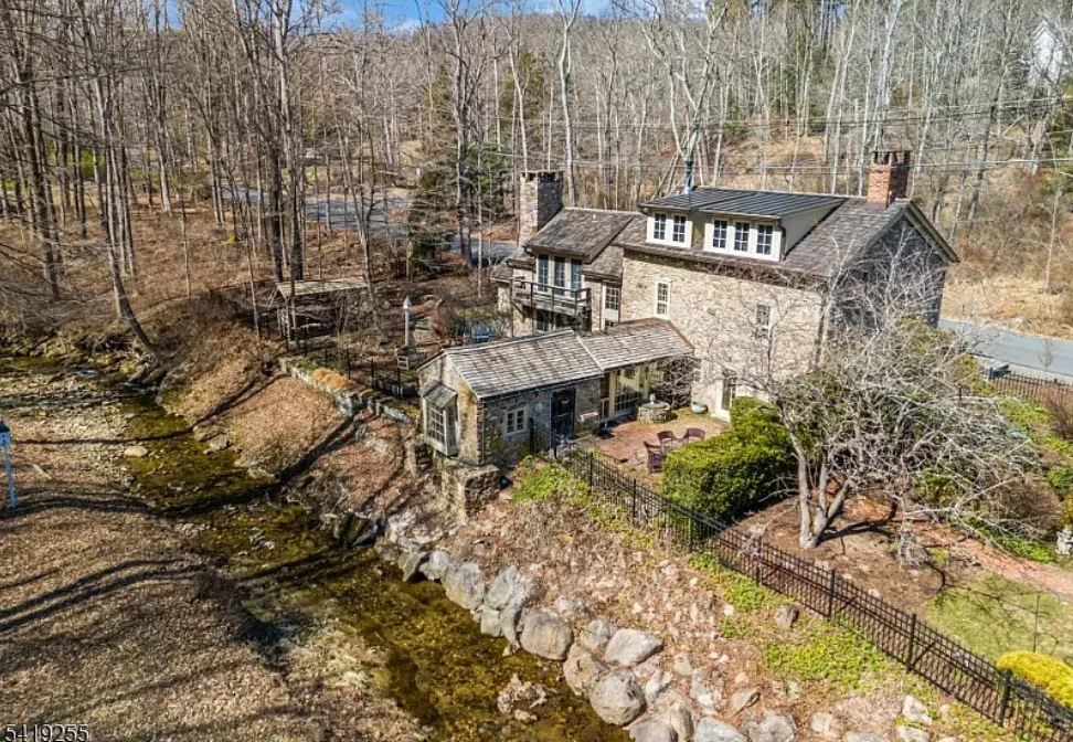 Historic Tory House, Circa 1760. Over three acres in New Jersey.