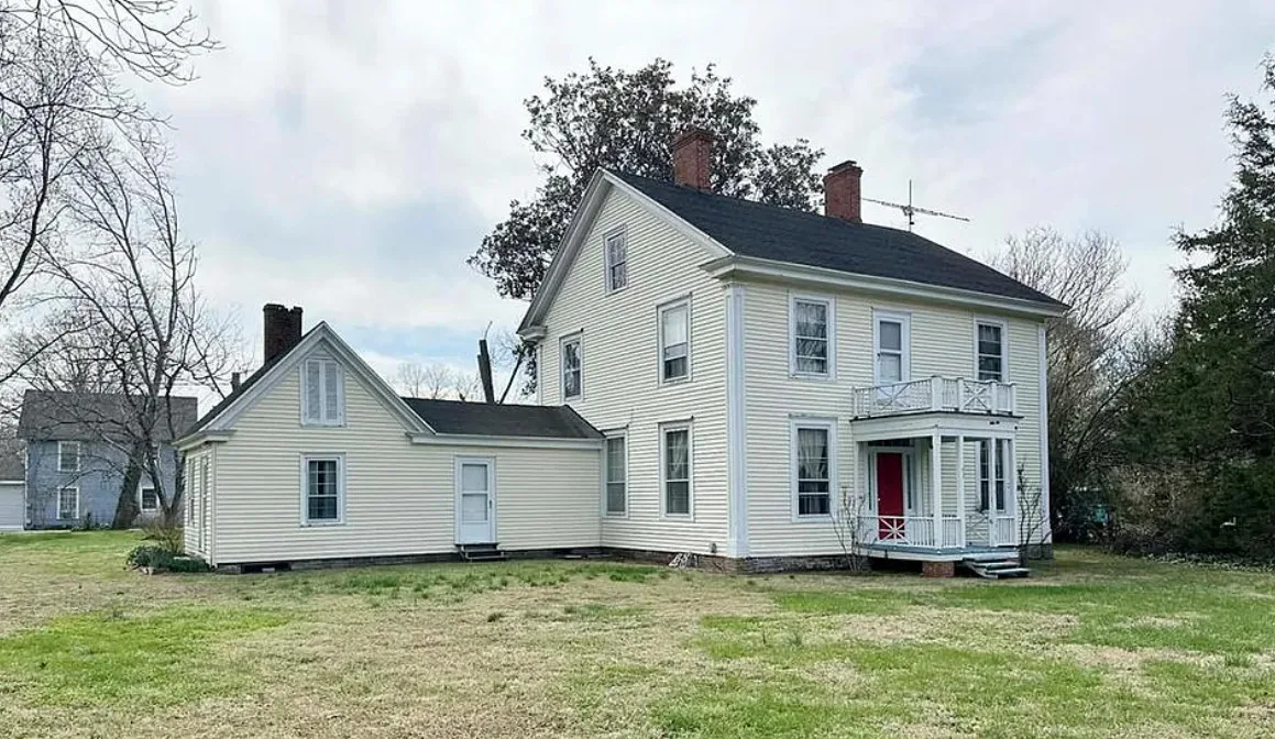 Circa 1825! Interesting details! Almost an acre in Virginia.