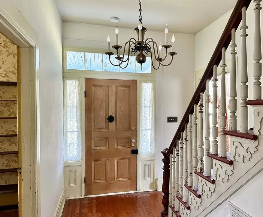 Circa 1825! Interesting details! Almost an acre in Virginia.