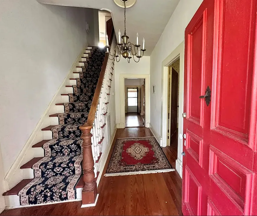 Circa 1825! Interesting details! Almost an acre in Virginia.