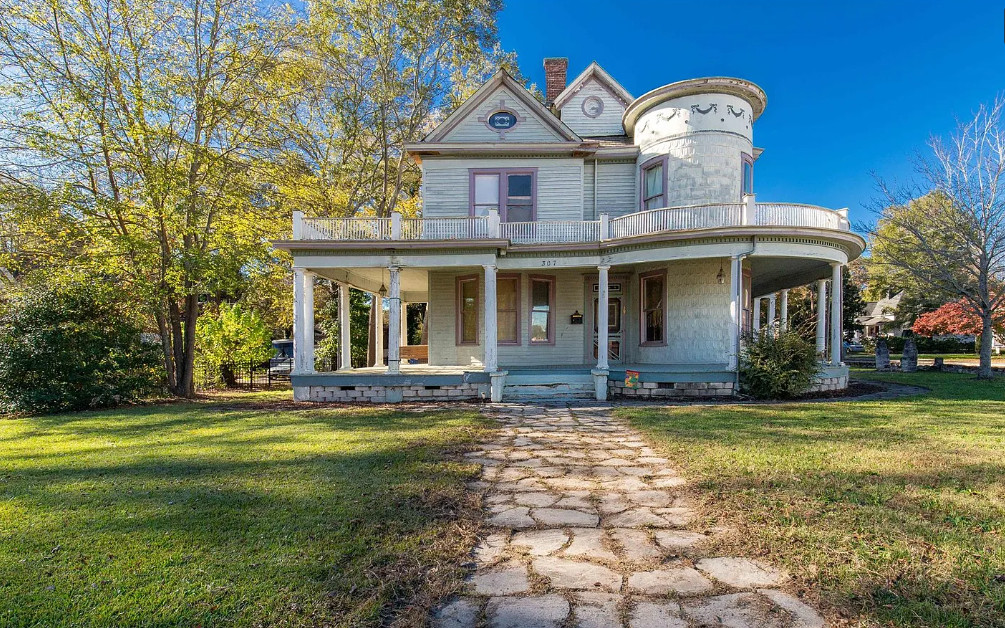 Pretty exterior details! Nice porch! Circa 1892 in South Carolina.